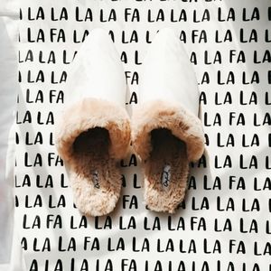 🆕️Holiday Collection 💫🌲 WHITE FUR FLATS